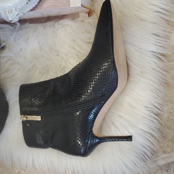 L'AGENCE black  ankle bootie boots size 7.5 - Picture 3 of 17